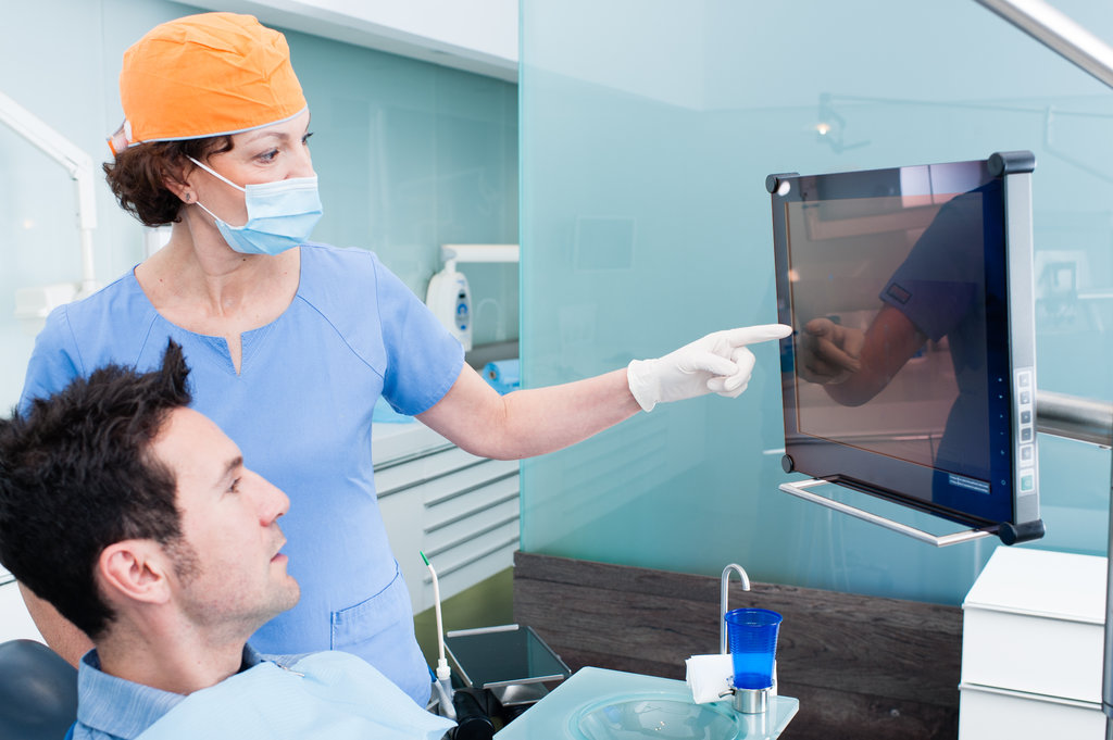 Reasons your gums are bleeding
